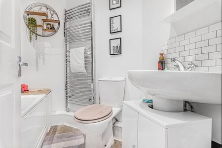 2 bedroom end of terrace house to rent - Photo 5