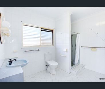 1-Bedroom Apartment in Prime Mermaid Beach Location – Short Stroll ... - Photo 5