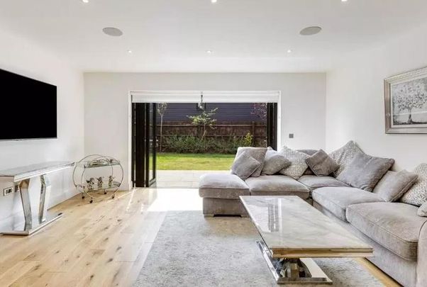 4 bedroom townhouse to rent - Photo 1