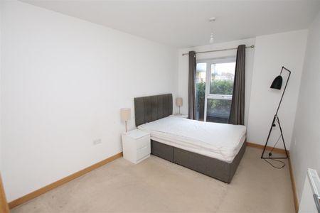 2 bedroom Apartment to let - Photo 4