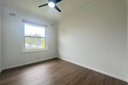 Updated Family Home Located In Moorefield Estate - Photo 3