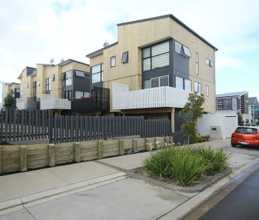Charming 3BR Townhouse in Hobsonville - Photo 2