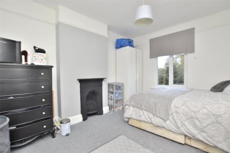 6 bedroom semi-detached house to rent - Photo 2