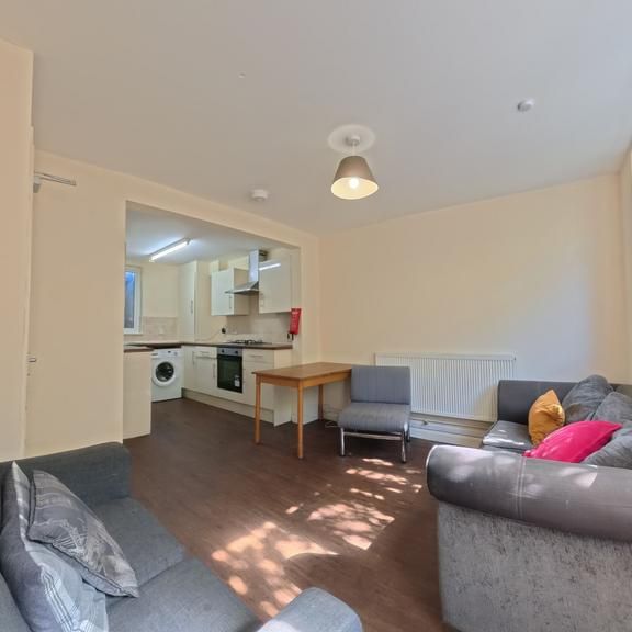 5 bedroom terraced house to rent - Photo 1