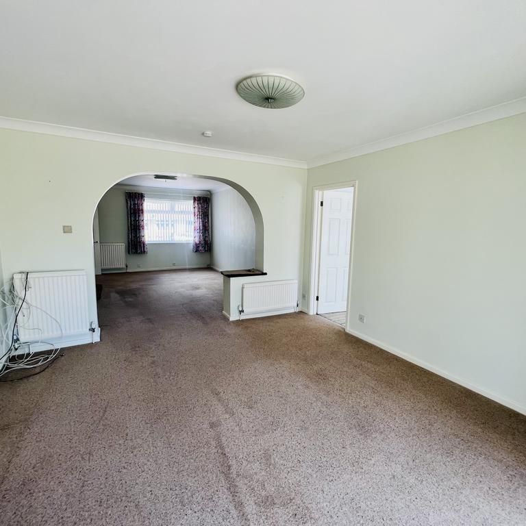 3 bedroom bungalow to rent - Photo 1