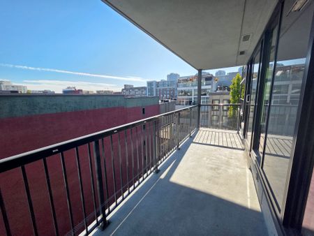 Spacious Open Layout in Gastown! 1 Bed/1 Bath avail December 1st - Photo 4