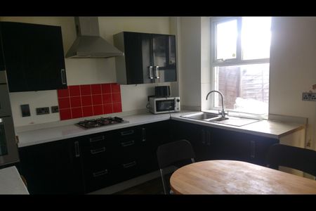 Room in a Shared House, Winsdon Road, LU1 - Photo 5