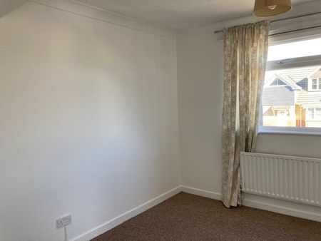 3 bed semi-detached house to rent in Bridgewater Road, Poole, BH12 - Photo 2