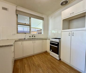 Spacious Family Home with Generous Yards in Prime Location! - Photo 1