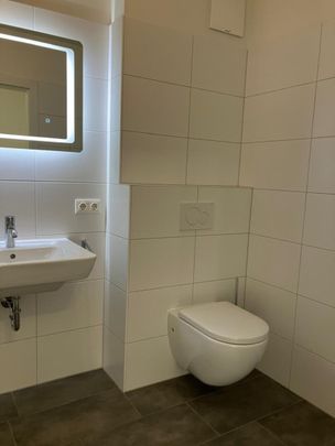 2-Zimmer Dachgeschosswohnung mit Loggia in Wals-Viehhausen! - Photo 1