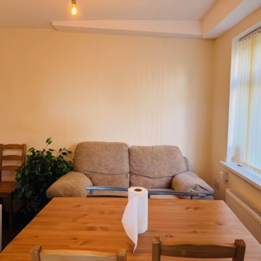 Chairborough Road, High Wycombe - Photo 1