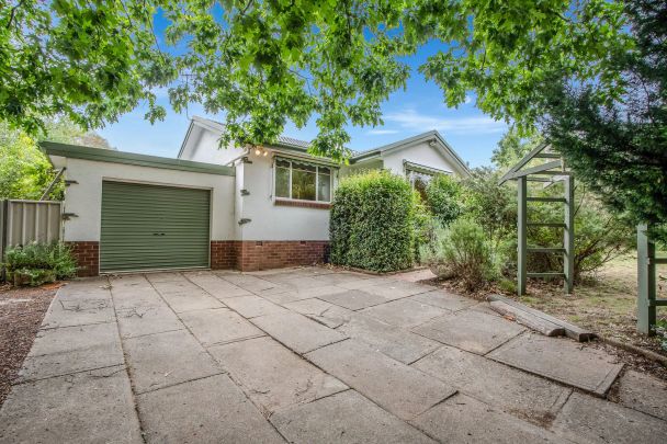 Charming Three-Bedroom Family Home in Hackett - Photo 1