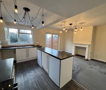 3 bedroom semi-detached house to rent - Photo 5