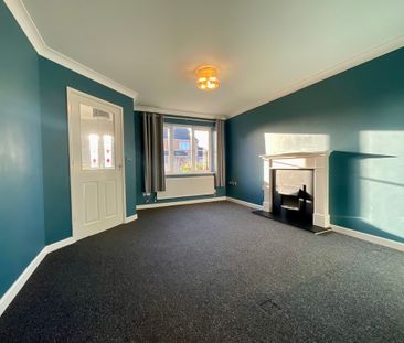 3 bedroom Semi-Detached House to let - Photo 2