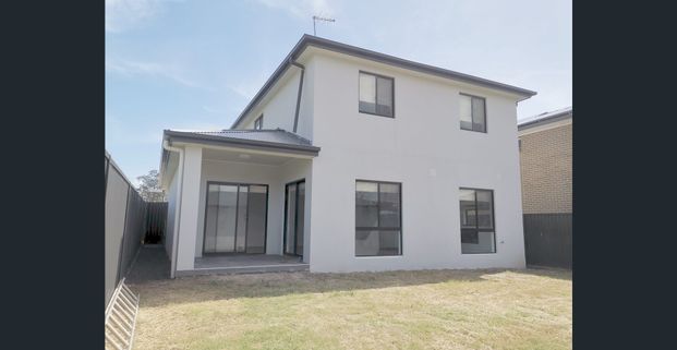 Near New Luxurious Family Home | Prime Location | BE QUICK - Photo 1