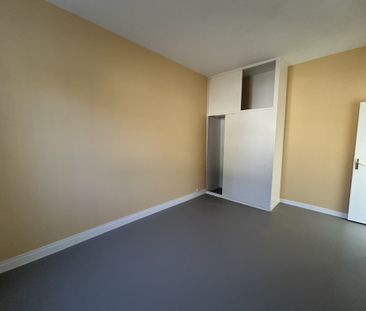 Location Appartement 3 pièces 70m² LE CREUSOT 71200 - Photo 1