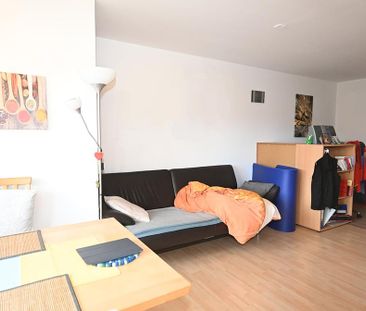 Ideale 2-Zimmer-Wohnung mit Loggia und Tiefgaragenstellplatz in zen... - Foto 5