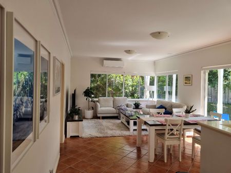 Victoria Park - Photo 2