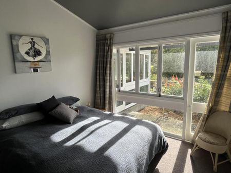 Rural retreat with room to roam - Photo 2