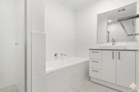 “Modern 3 Storey Townhouse” - Photo 4