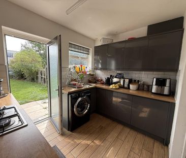 3 bedroom mews to rent - Photo 6