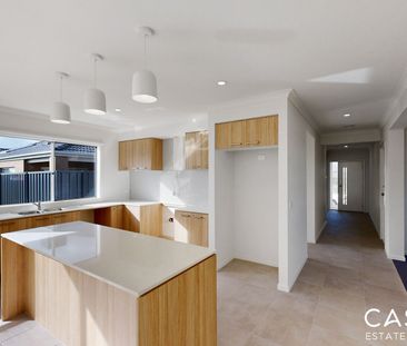 83 Borthwick Parade, Clyde North - Photo 2