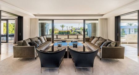 6 bedroom luxury Villa for rent in The Golden Mile, Spain - Photo 2