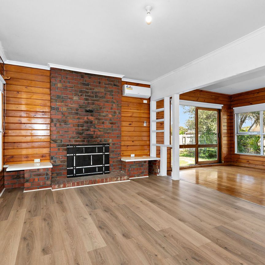 Charming Coastal Cottage - Convenience, Comfort & Character - Photo 1