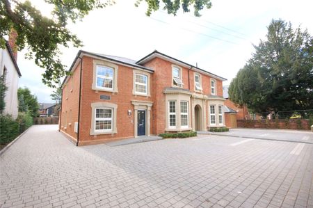 A ground floor one bedroom apartment to rent with an allocated parking space. - Photo 2