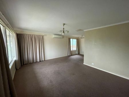 Large 3 Bedroom Family home - Photo 3