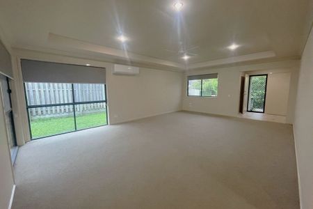 Stones throw to Coomera River - Photo 2