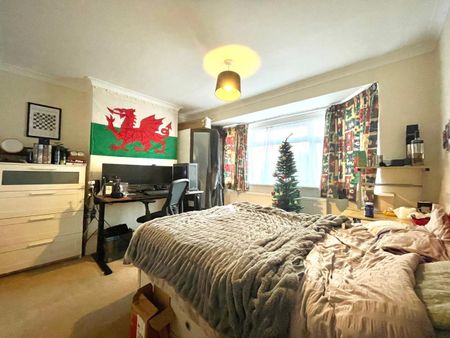 6 Bed Terraced House, Dryleaze Road, BS16 - Photo 2