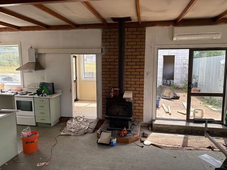 Charming 3BR Home with Courtyard & Deck - Photo 3