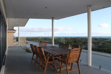 Luxury Beachside Living - Photo 5