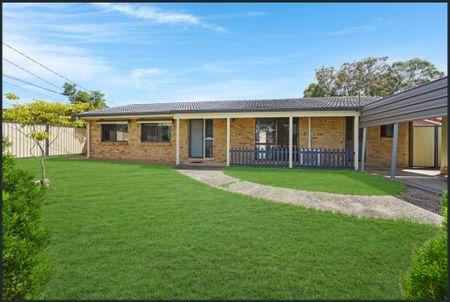 Family Home &plus; Opposite to Brownsplains State School&excl; - Photo 3