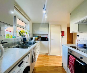 1 bedroom in a house share to rent - Photo 2