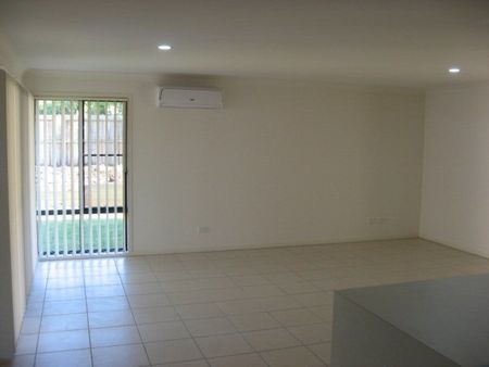 Air Conditioned Private 4 Bedroom Home - Photo 5