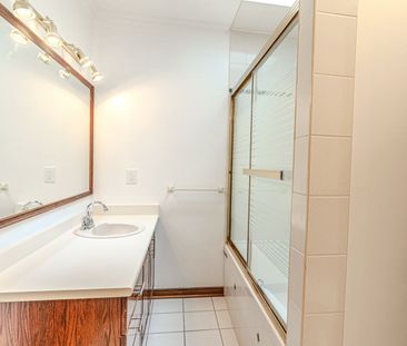 For Lease - 36 Kempenfelt Drive, Barrie, Ontario - Photo 4