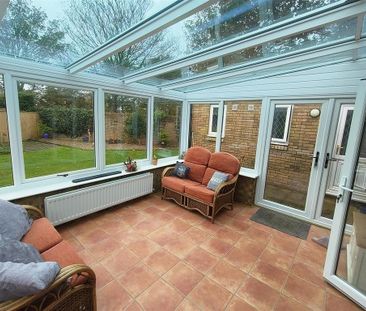 4 bedroom detached bungalow to rent - Photo 2