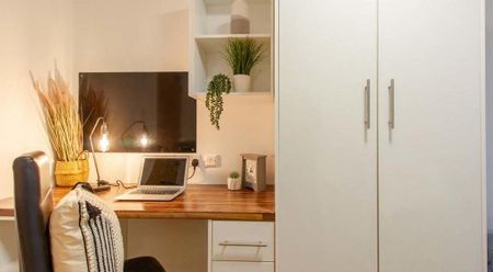 1 bedroom in a flat share to rent - Photo 5