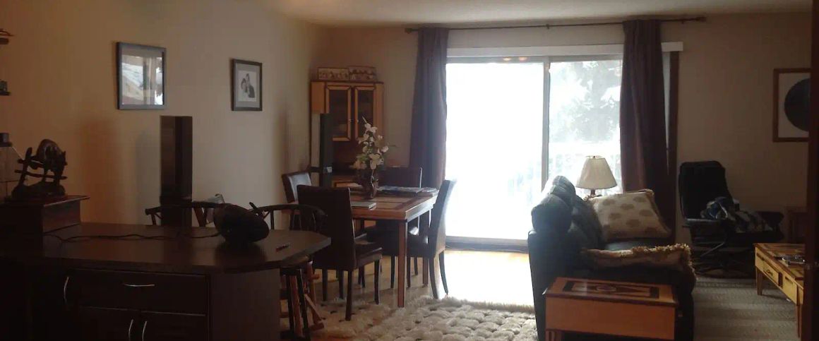 Awesome 2 bedroom Condo Excellent for Students and Airport Employees — 1 Bedroom Room For Rent - Photo 1