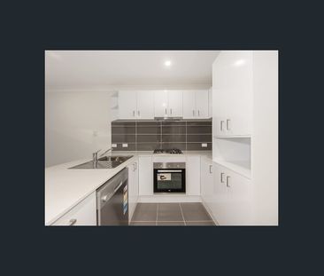 Modern & Spacious Duplex Living in a Quiet Loganlea Location - Photo 4