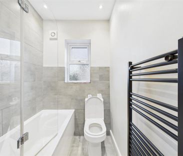 3 bedroom end of terrace house to rent - Photo 2