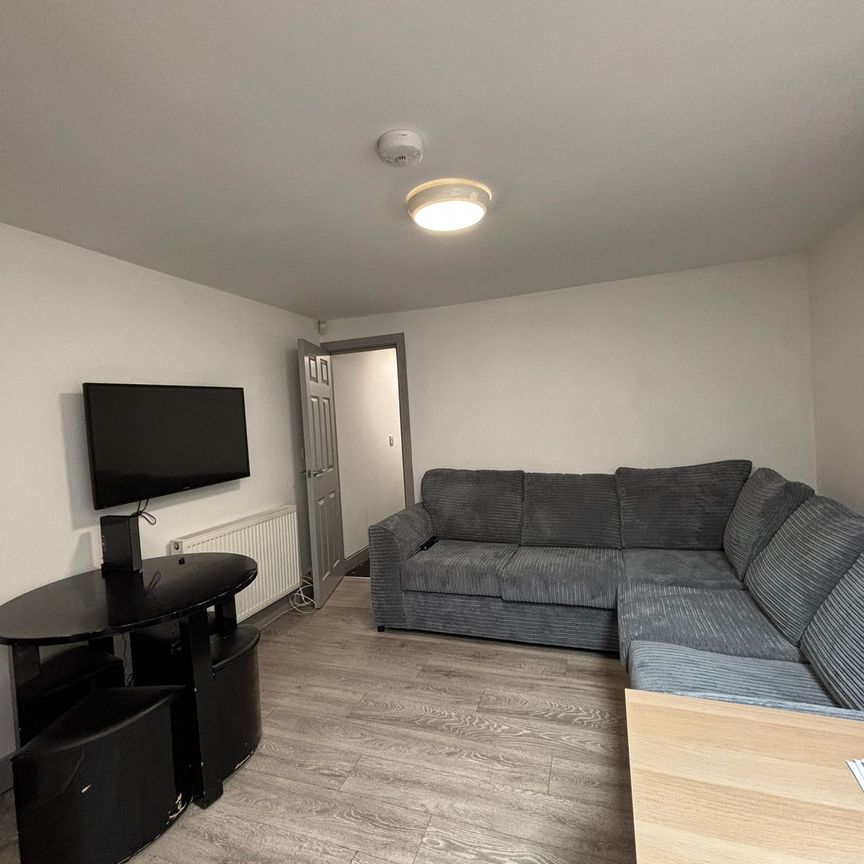 147 HUBERT ROAD - Photo 1