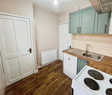 2 bedroom end of terrace house to rent - Photo 2