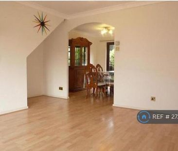 3 bedroom semi-detached house to rent - Photo 1