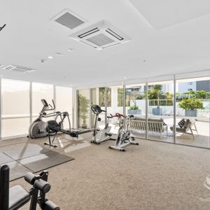 Coastal Apartment Living – Study/Guest Room Included - Photo 3