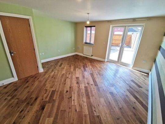 3 bedroom semi-detached house to rent - Photo 1