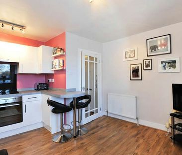 Flat to rent on - Photo 1