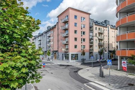 Ny tvåa högst upp i huset med centralt läge uthyres - Photo 4